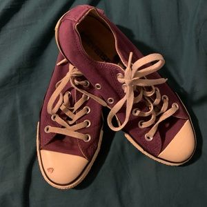 Purple low-top converse